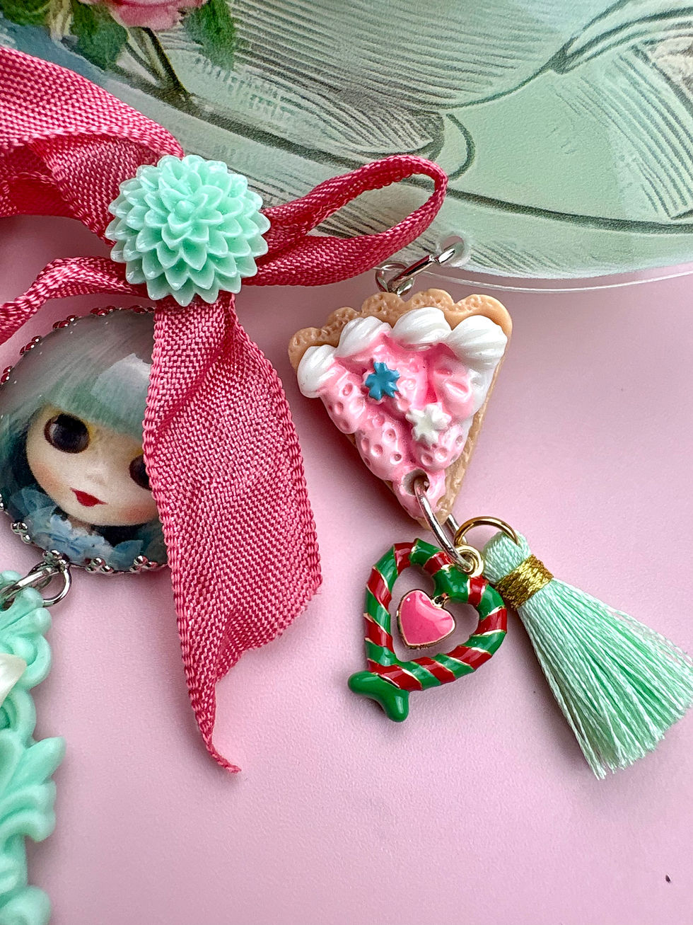 Miniature : Pour de vrai – Broche XXL statement acrylique art recup féerique unique 