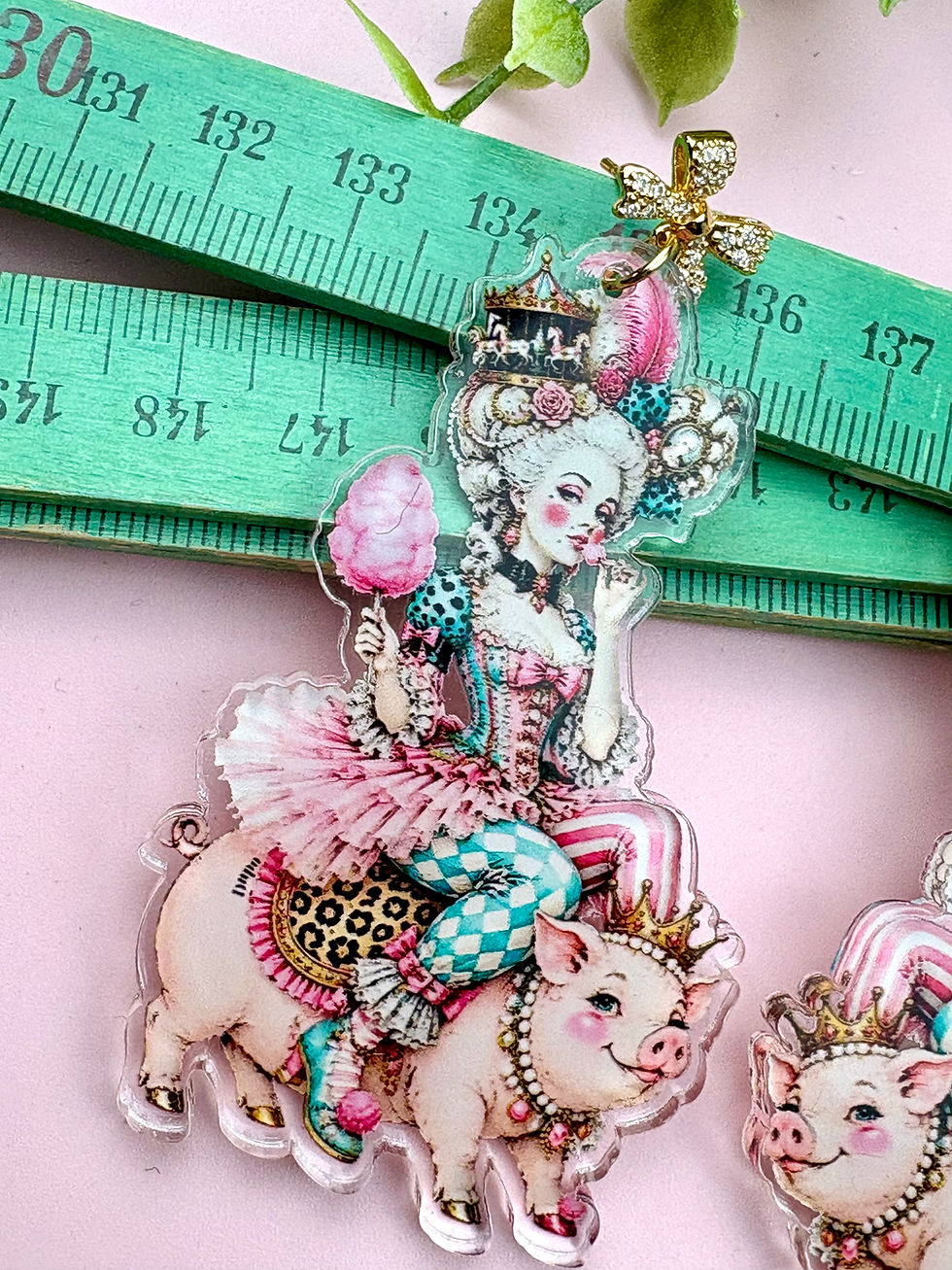 Miniature : Boucles d’oreilles femme XL « La Reine des Cochonneries » baroques féeriques