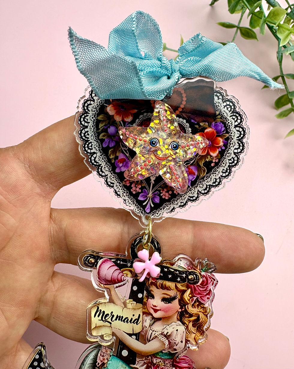 Miniature : Ensorceleuse – Broche XXL Fairy Kitsch sirène envoûtante & magie marine