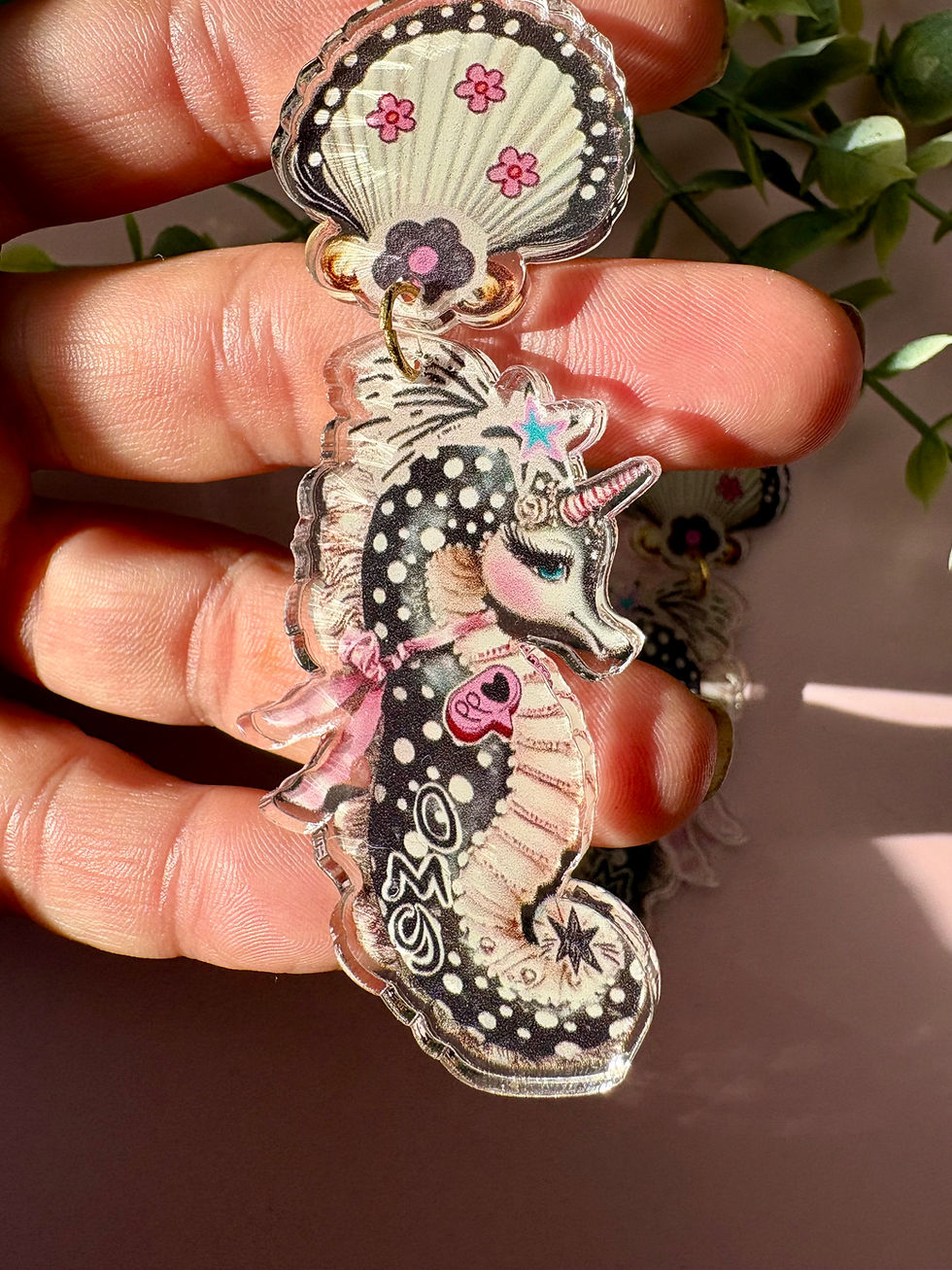 Miniature : Boucles d’oreilles acrylique  Vénus – Fairy Kitsch Bohème – Hippocampe Licorne 