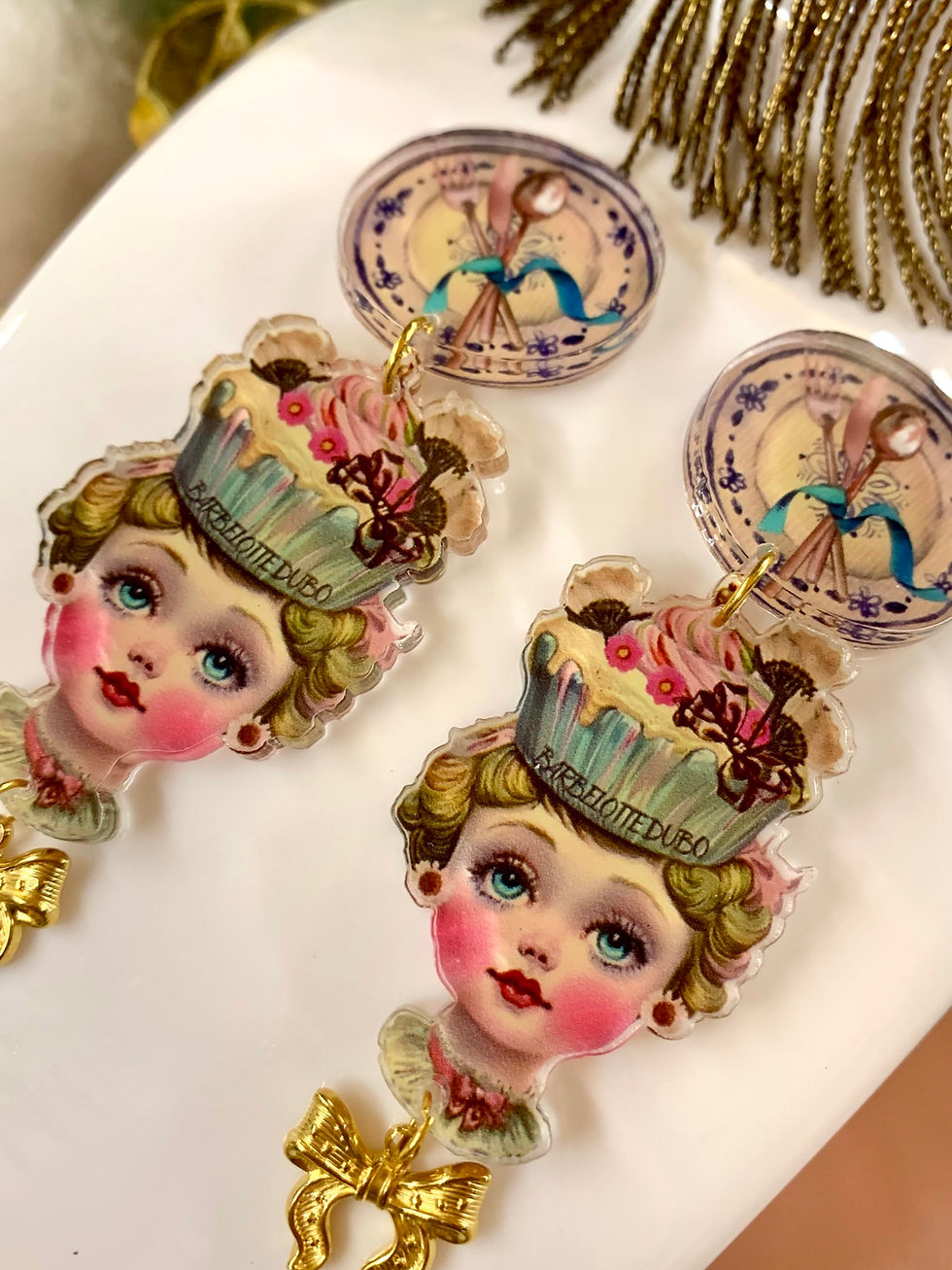 Miniature : Boucles d’oreilles Baby Chantilly Royale - Bijoux en acrylique légers, assiette