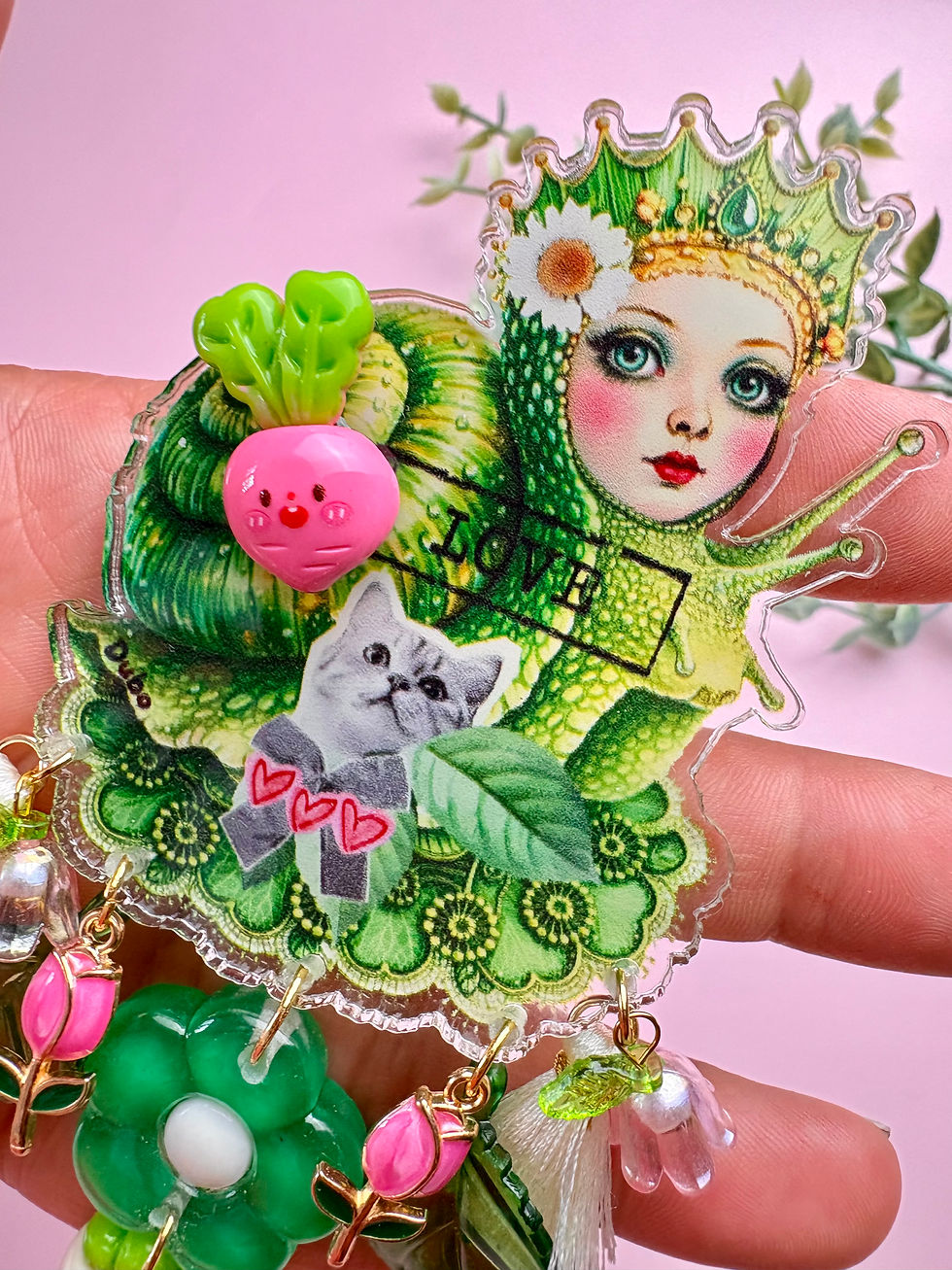 Miniature : Broche acrylique Slow Life – Fairy Kitsch Bohème – Escargot Queen