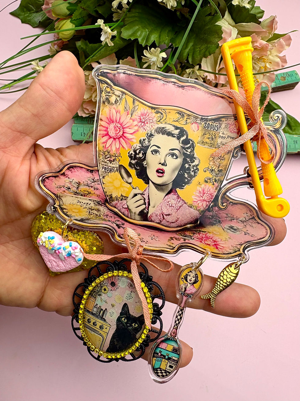 Miniature : Broche créateur XL « Enfin une minute à moi » rétro kitsch unique