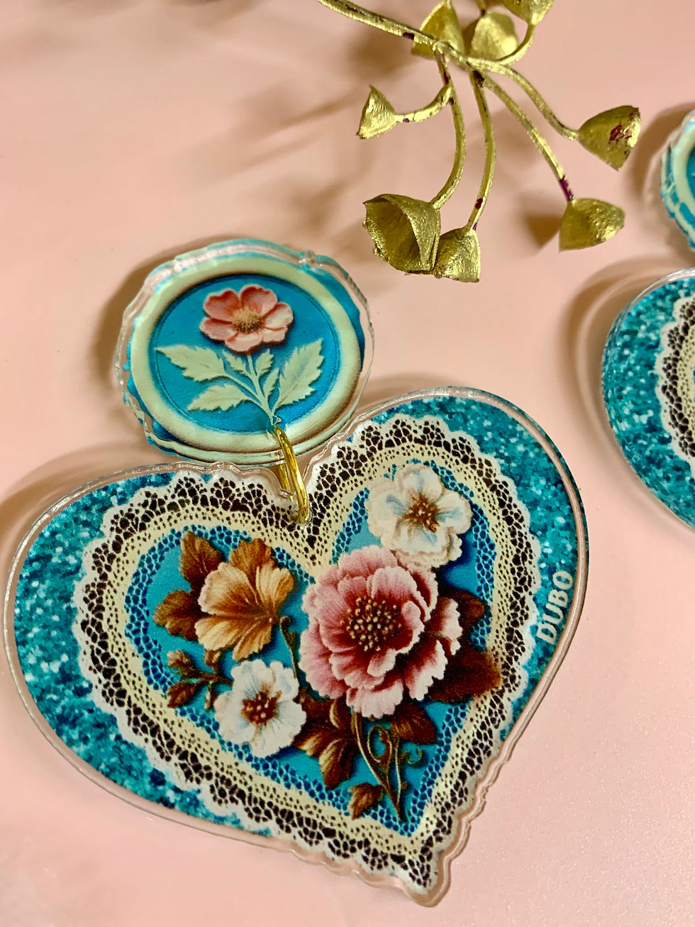 Miniature : Boucles d’oreilles Mamy Blue – Maxi cœurs vintage bohème gypsy en acrylique