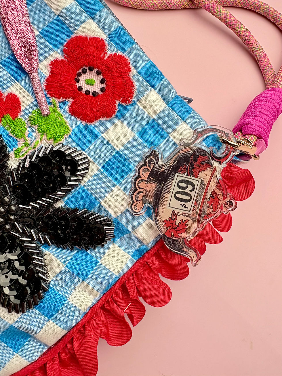 Miniature : Sac signature pièce unique « Permission de traîner » crossbody/pochette
