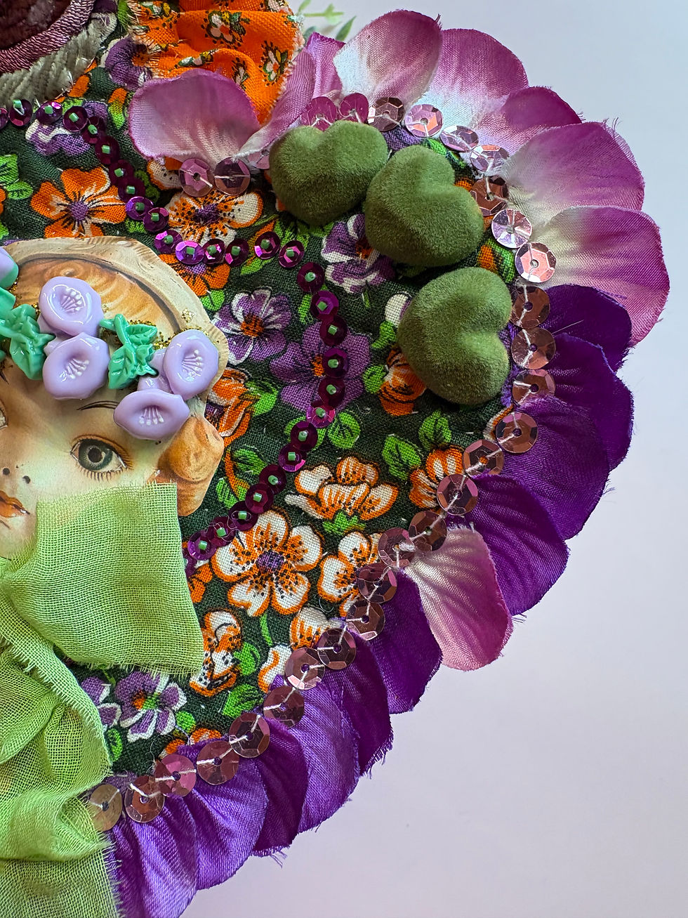 Miniature : Broche cœur XXL “Fleurir n’est pas une option” – pièce signature art textile fai