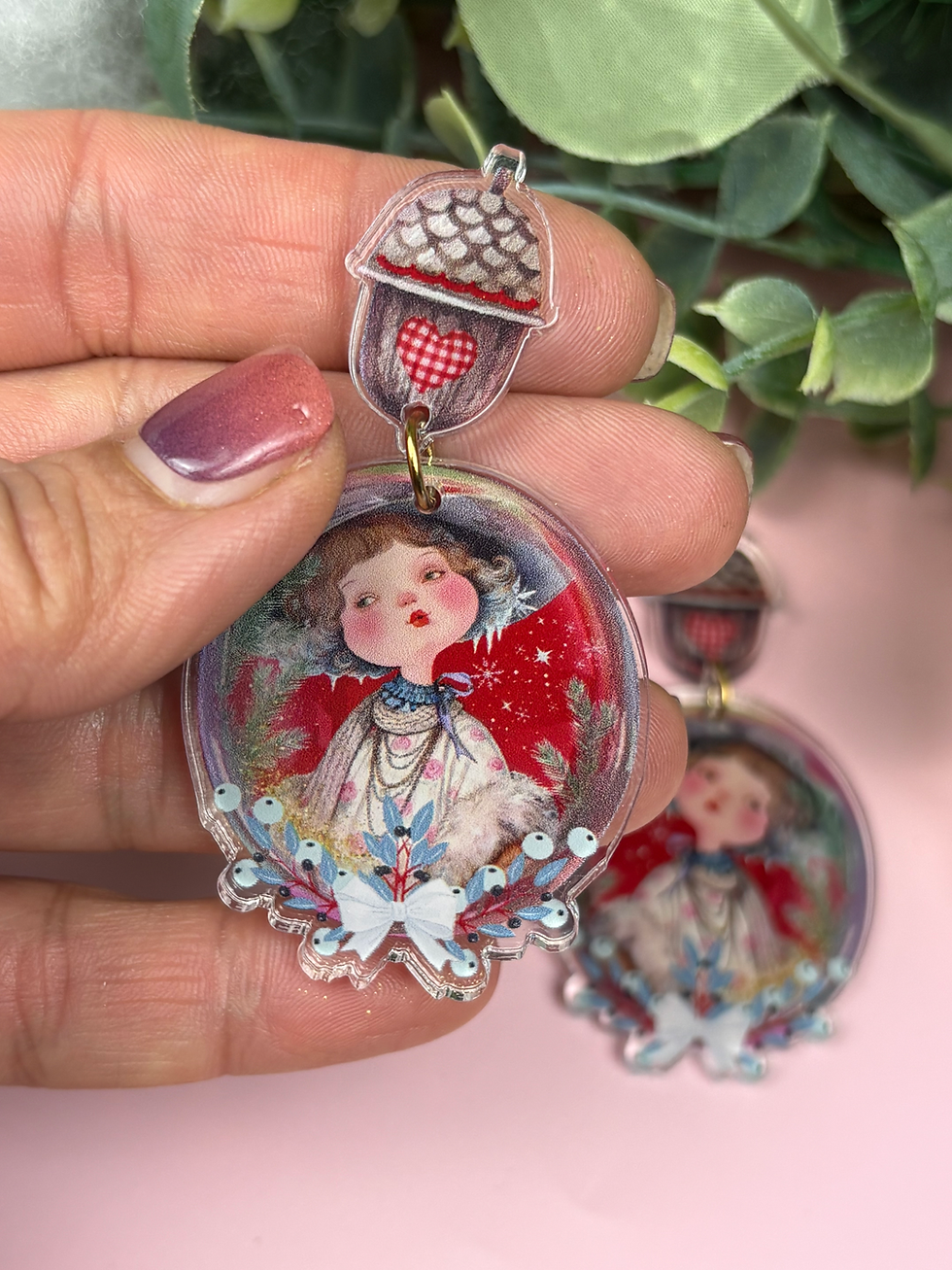 Miniature : Boucles d’oreille MINI acrylique “Filles du Givre” – Bijou féerique, rétro