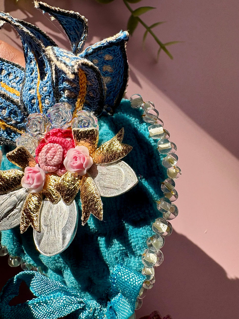 Miniature : La Madone des Merveilles – Broche art textile bohème chic, vintage