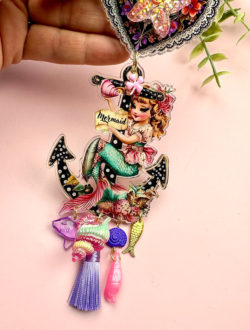 Miniature : Ensorceleuse – Broche XXL Fairy Kitsch sirène envoûtante & magie marine