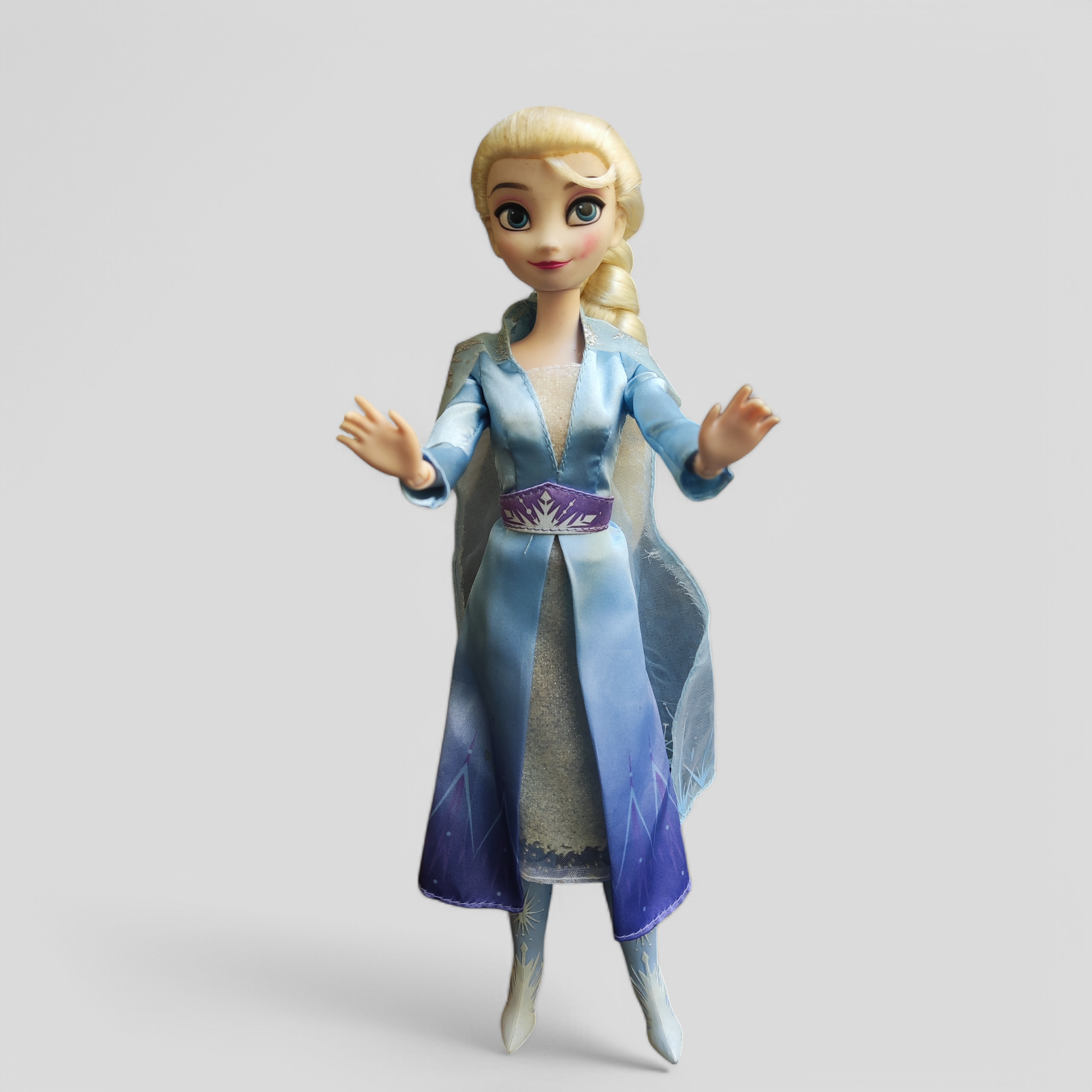 Elsa (Frozen 2) - 28 cm Comprimento