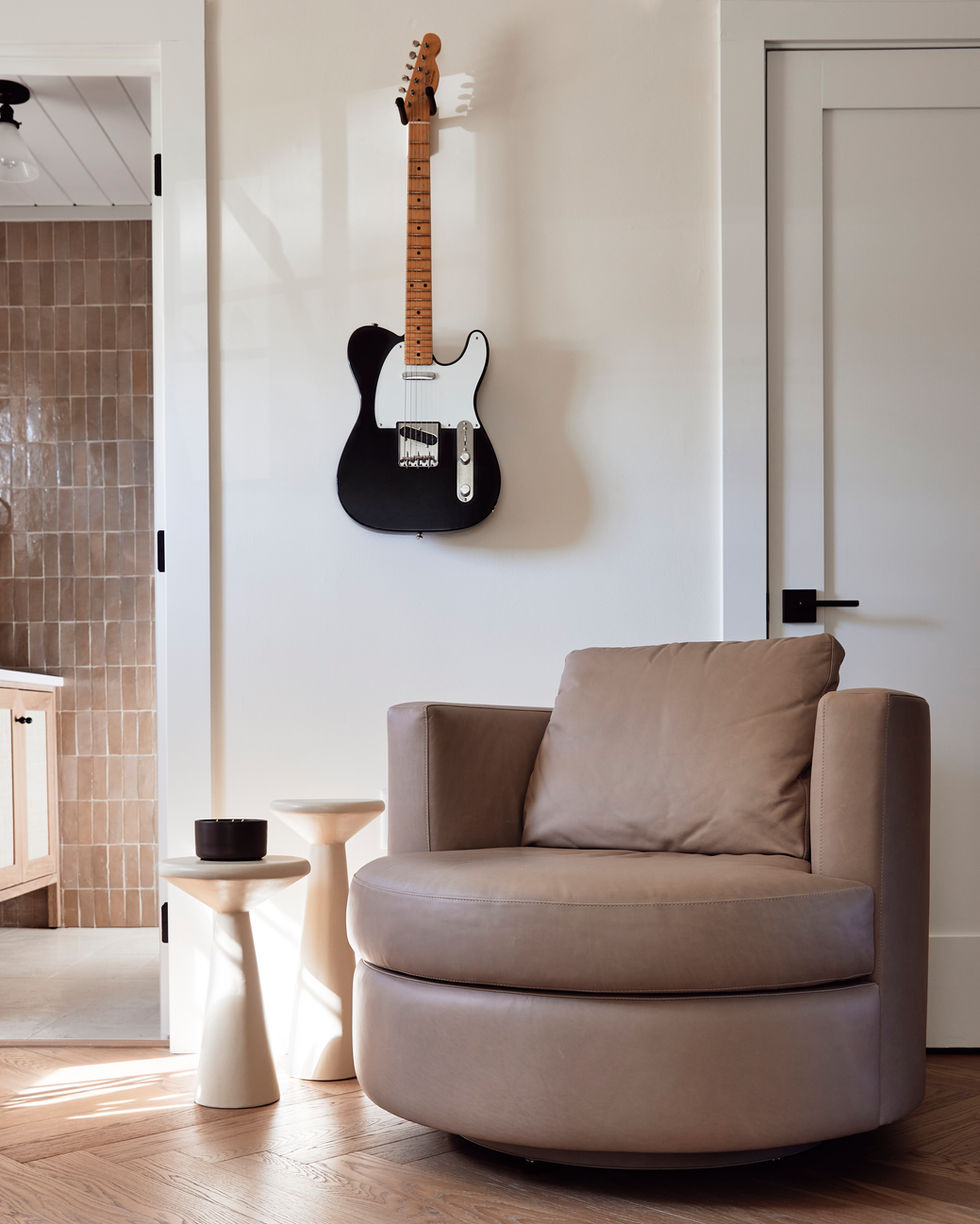 Our Jersey Shore Project beach house living room. The swivel lounge chair is RH, and the walls are Portola Blondie lime wash.