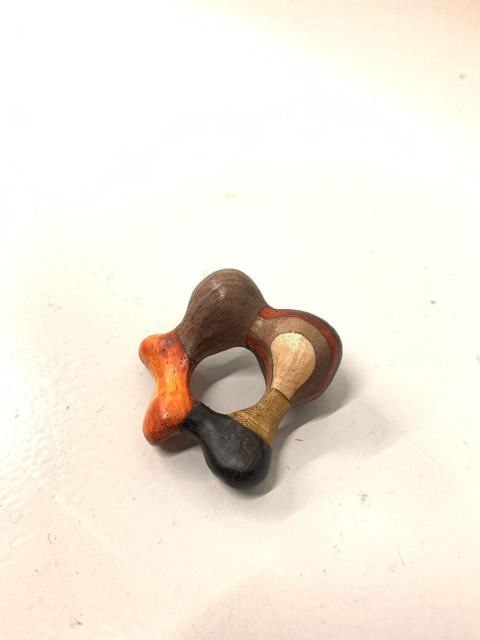 Thumbnail: The dancing wood ring