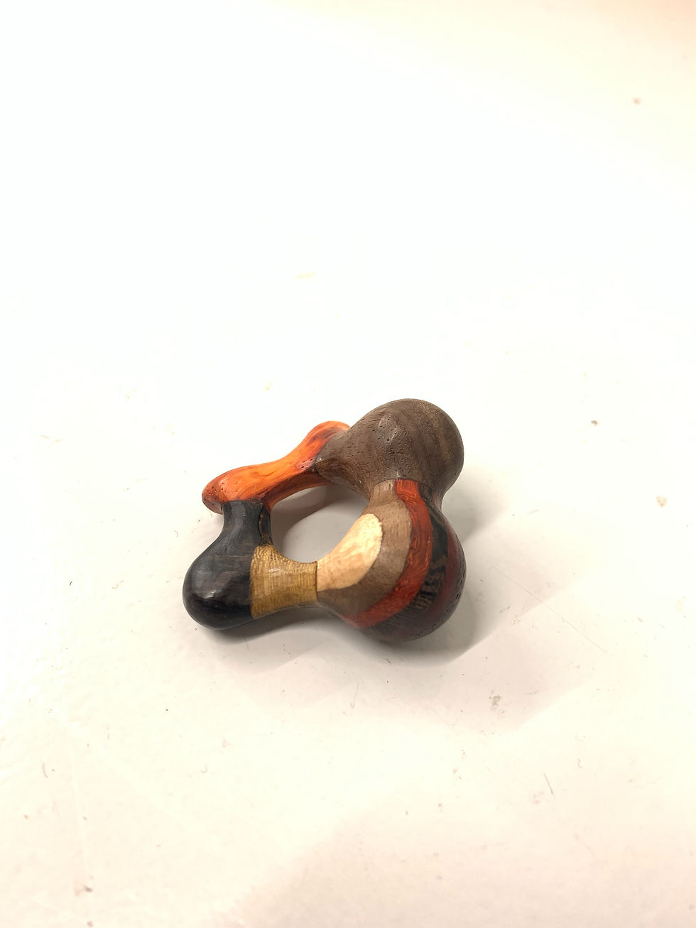Thumbnail: The dancing wood ring