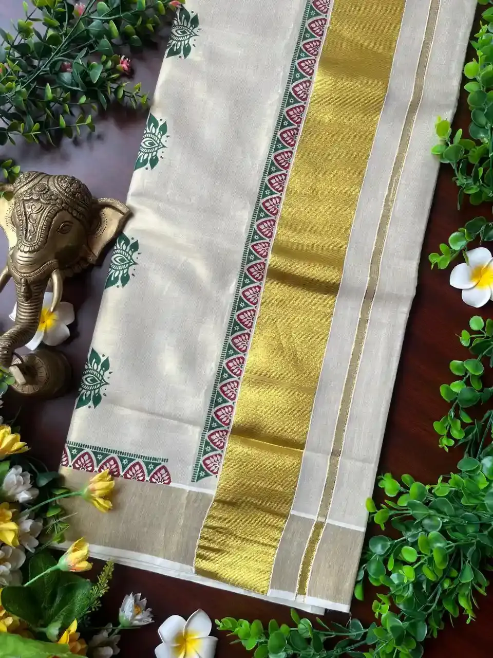 Thumbnail: Maroon Green Floral Motif Tissue Kerala Kasavu Saree imsge main view