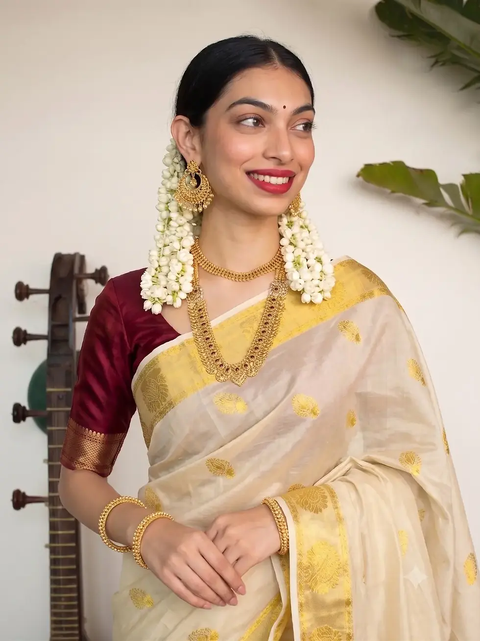 Thumbnail: Golden Lord Krishna Jacquard Tissue Kerala Kasavu Saree image close up view