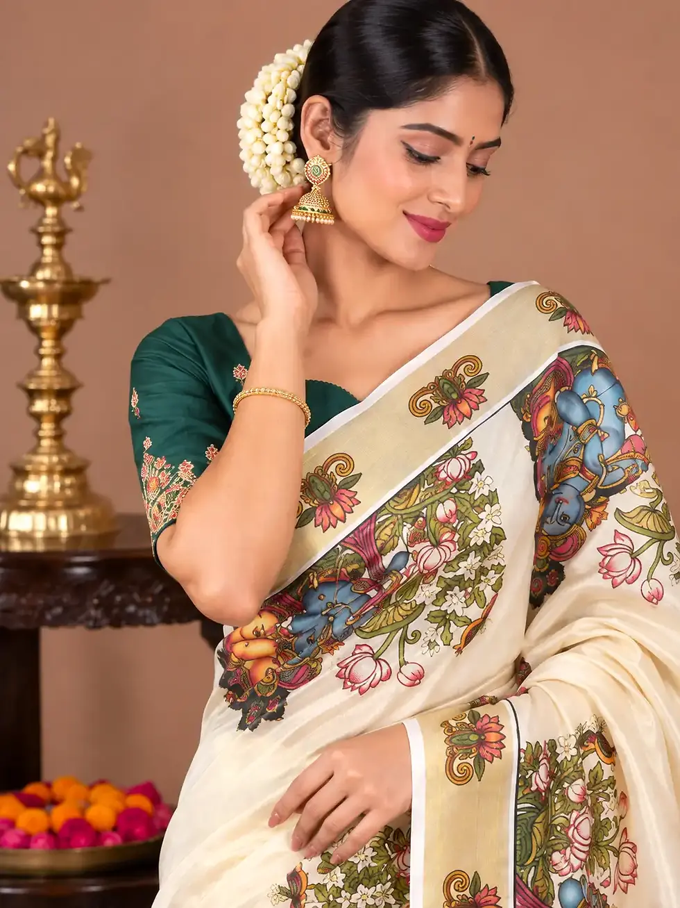 Mural Sree Krishna Motif Kasavu Tussel Tissue Saree with Blouse image close up view