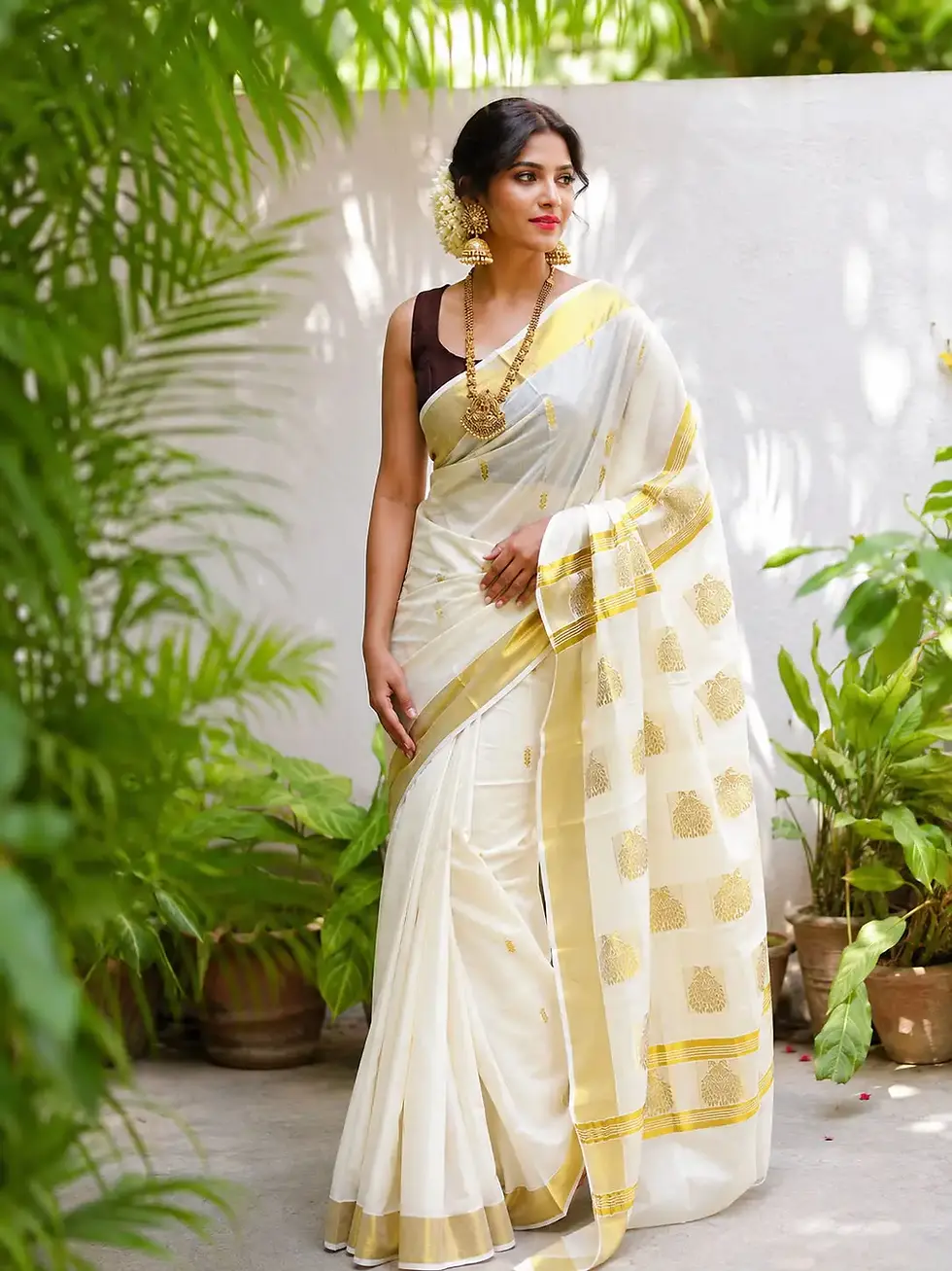 Golden Mayura Jacquard Cotton Kerala Kasavu Saree image ful view