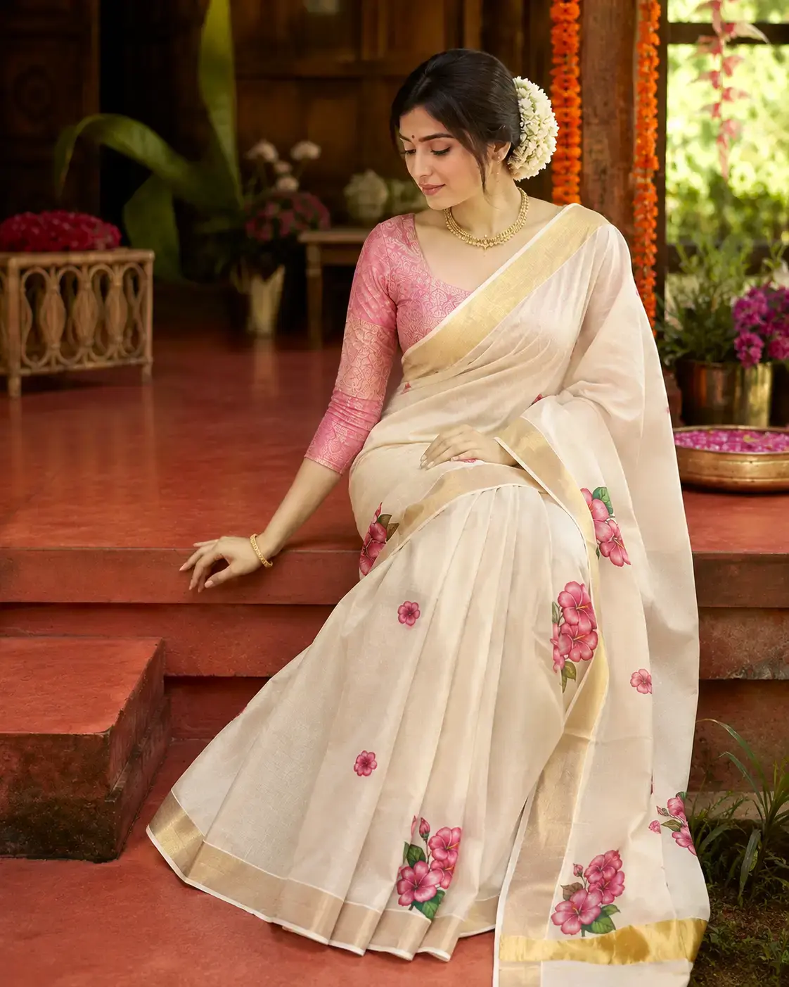 Hibiscus Digital Motif Kuthampully Kasavu Tissue Saree image main view