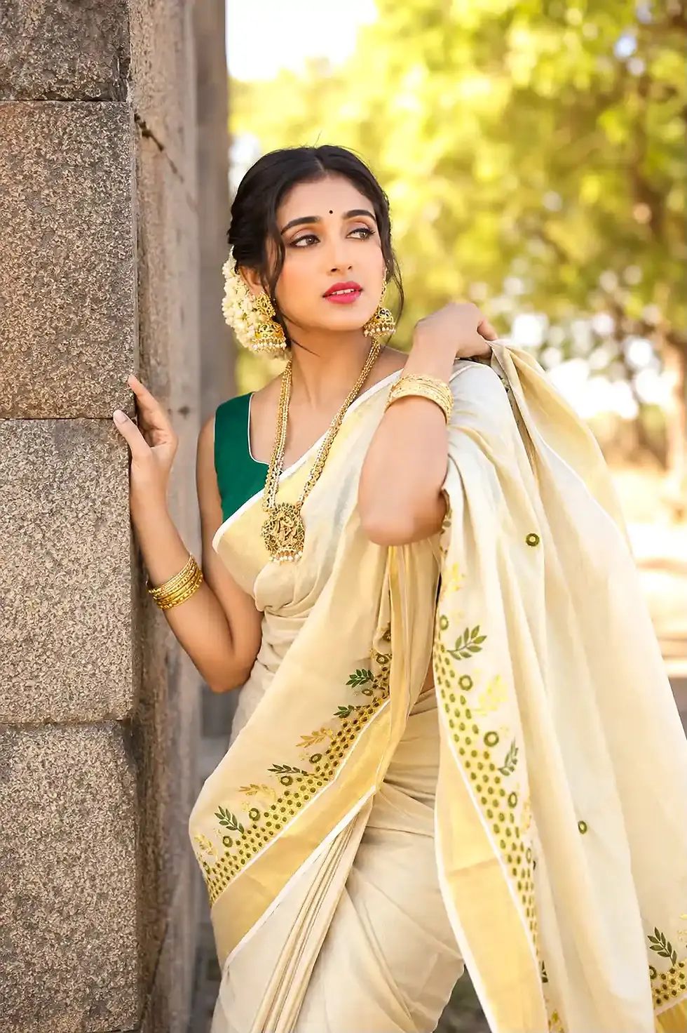 Sage Green Leaf Embroidery Tissue Kerala Kasavu Saree image close up view
