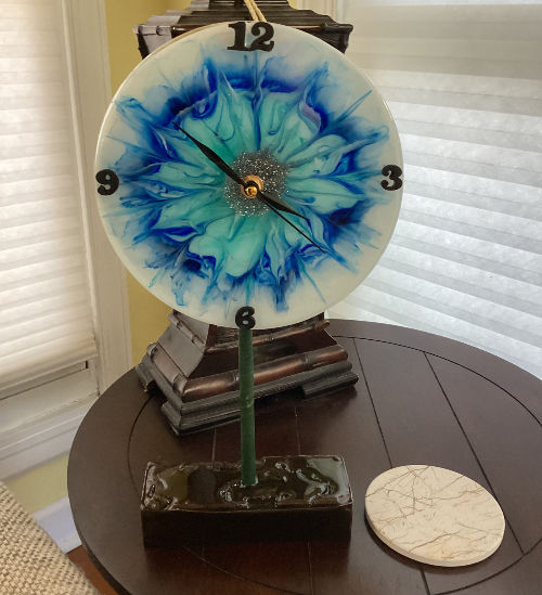 Floral clock in blue and white