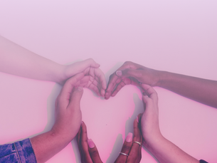 Este artículo explora los diferentes lenguajes del amor —palabras de afirmación, tiempo de calidad, actos de servicio, regalos y contacto físico— y cómo reconocerlos en ti y en los demás para mejorar tus vínculos. Incluye ejemplos cotidianos y sugerencias para transformar tus relaciones desde la empatía, el respeto y el autoconocimiento.