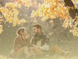 Artículo sobre cómo practicar la comunicación no violenta para expresar lo que sientes y necesitas sin herir ni callarte. Explora cómo identificar tu estilo comunicativo, pasar de la reacción a la conexión auténtica, poner límites con respeto y hablar desde la vulnerabilidad. Incluye ejemplos prácticos, frases clave y pasos para una comunicación más consciente y empática.