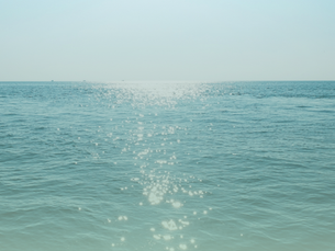 Océano profundo y en calma, como metáfora del mundo emocional interno y las distintas capas de la mente