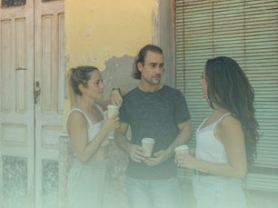 Influencia del entorno en el bienestar emocional y físico, incluyendo el impacto de los vínculos, el estilo de vida y las experiencias heredadas.