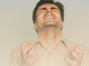 Este artículo explora cómo, detrás de la tristeza y el agotamiento emocional, puede habitar una rabia reprimida que nunca se permitió salir. Aborda la conexión entre la depresión y la rabia silenciada, e invita a reconocer, liberar y transformar esa energía contenida en un acto de recuperación personal y autenticidad.