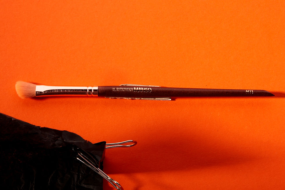 Прев'ю: M11 ANGLED EYE SHADOW BRUSH