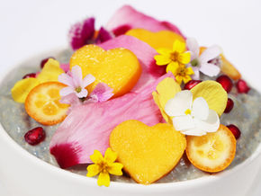 Low FODMAP Spirulina & Tropical Fruit Smoothie Bowl