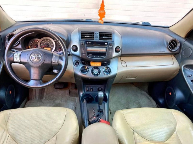 Thumbnail: 2011 Toyota RAV4 Limited 