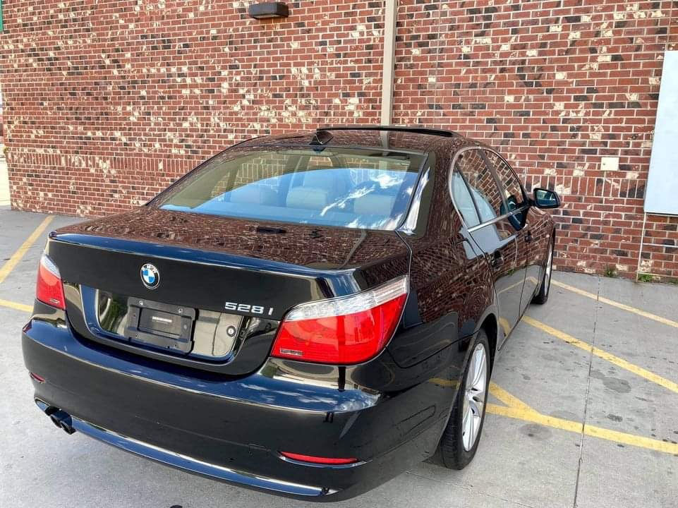 Thumbnail: 2010 BMW 528XI