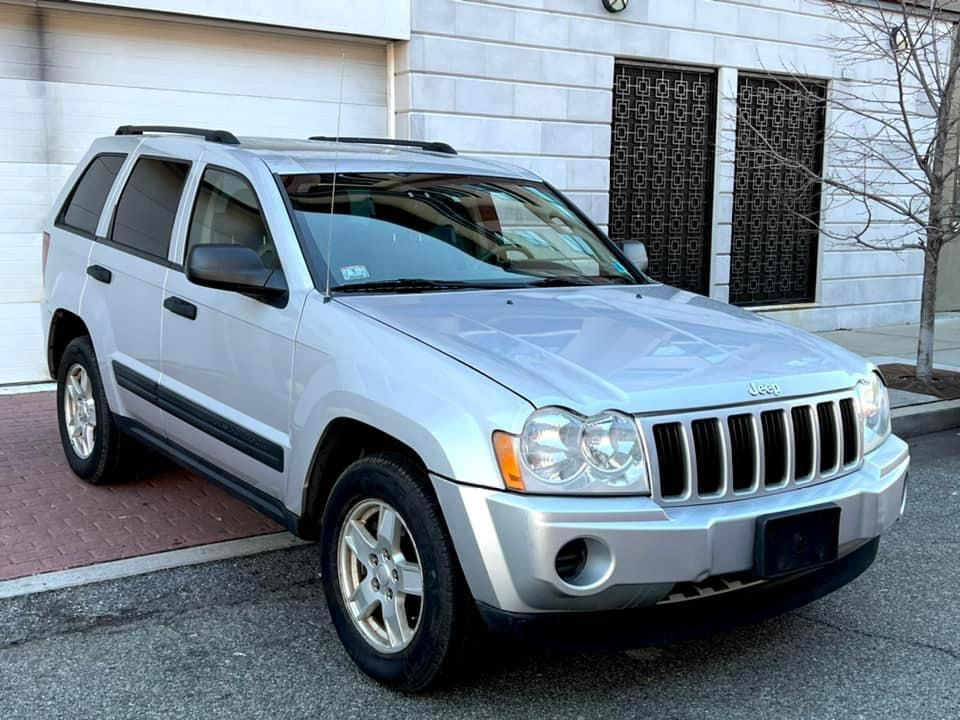 Thumbnail: 2005 Jeep Grand Cherokee Laredo 