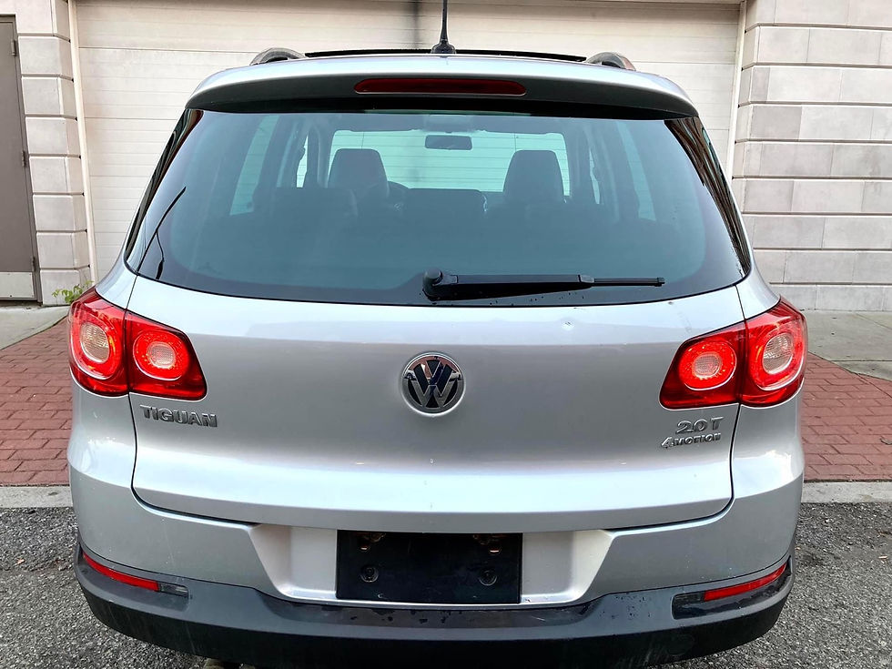 Thumbnail: 2011 Volkswagen Tiguan SE