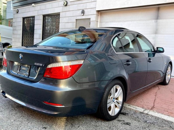 Thumbnail: 2010 BMW 528XI