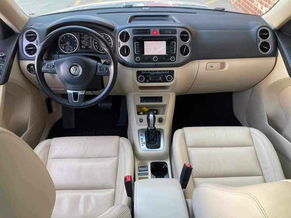 Thumbnail: 2011 Volkswagen Tiguan SE