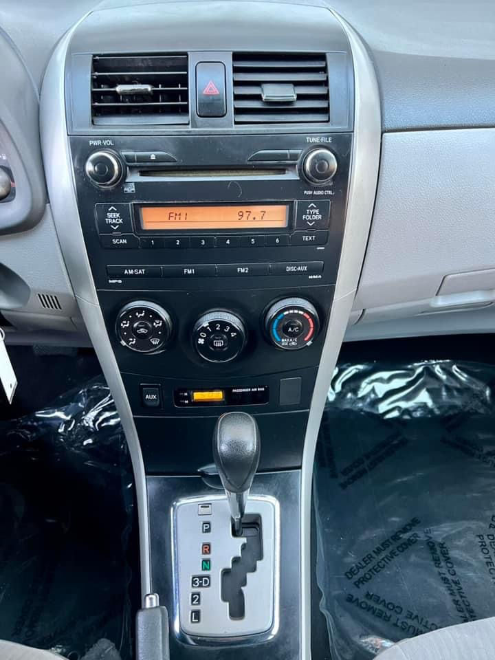 Thumbnail: 2010 Toyota Corolla LE