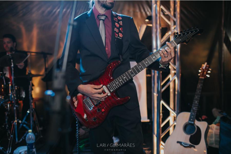 Banda em festa de Casamento. Guitarrista.