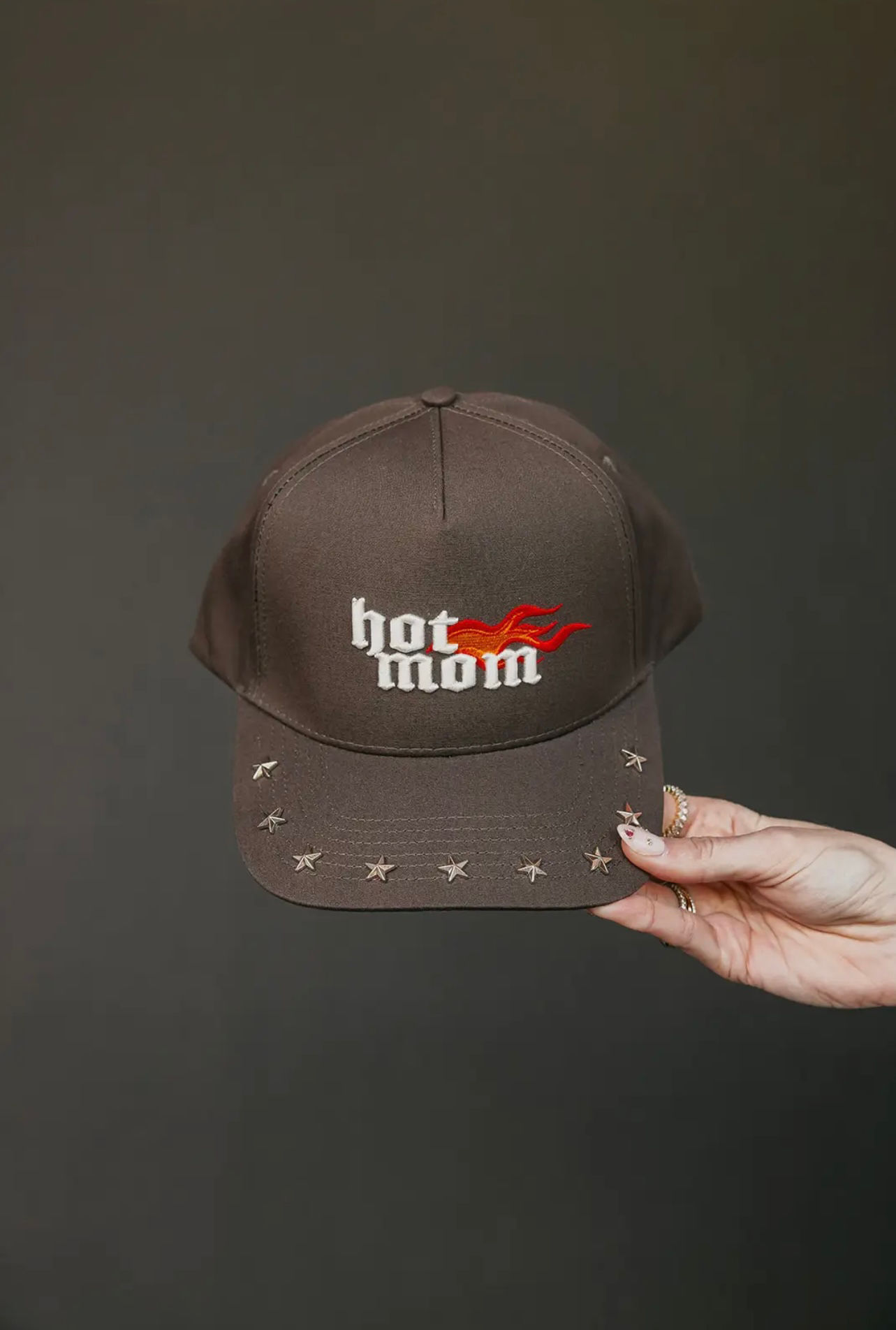 HOT MOM TRUCKER 