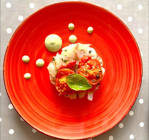 Sea bream tartare - Confit tomatoes - Pistachio sauce