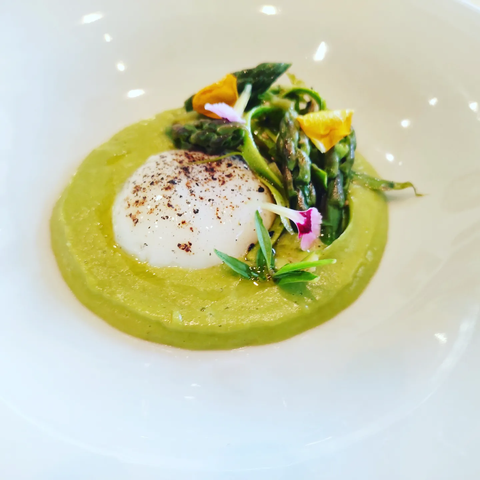 Dark egg - Asparagus in 3 consistencies