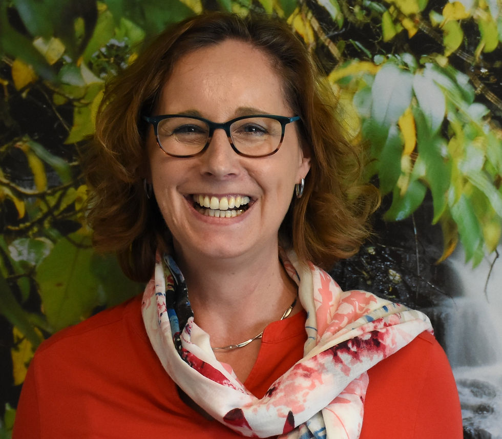 Praxis ELA
Erfahrung. Lebensfreude. Authentisch.
Monika Neumann
Psychotherapie Supervision Coaching