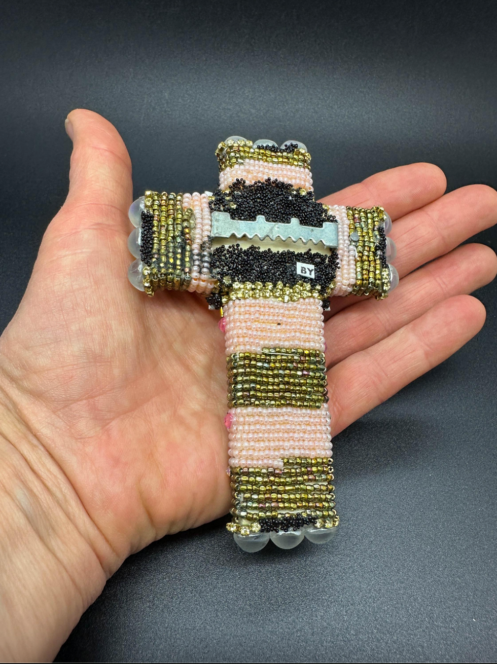 Miniatura: Beaded Cross with Doll Head by Betsy Youngquist
