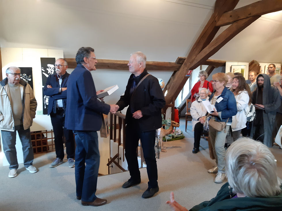 09 Salon de Printemps 2025, remise des prix, M. le Maire et J. Coutard.