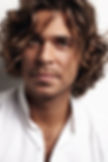 Mann mit Undone Waves Frisur