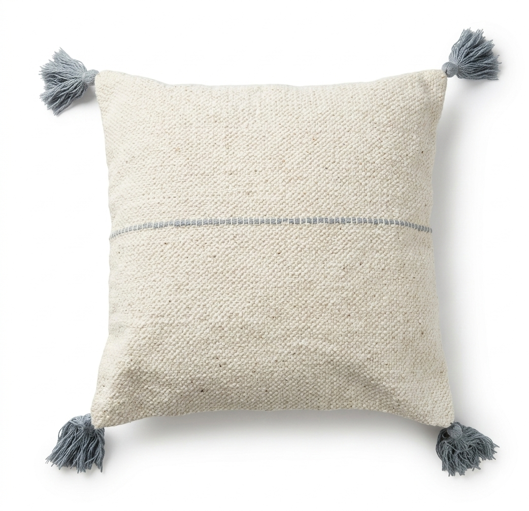 ALMOFADA BRANCA COM PINGENTE