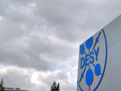 Bright Lights, Big Physics: SMNL at DESY!