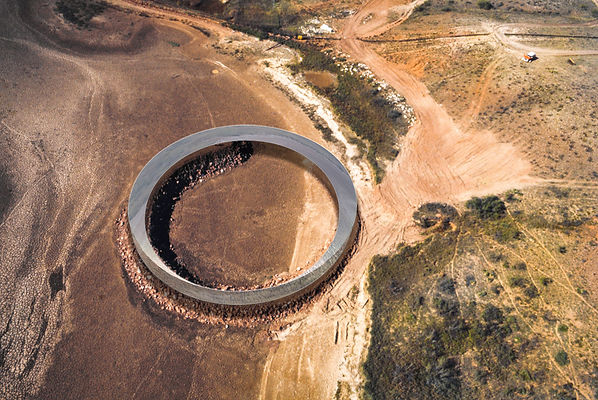 2025-Robert Smithson-amarillo-ramp-1973-Meta_forma.jpg