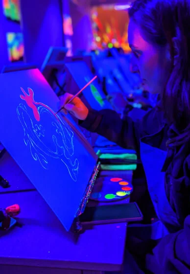 paint-and-sip-class-in-the-darkc-melbourne-5-portrait-big.webp